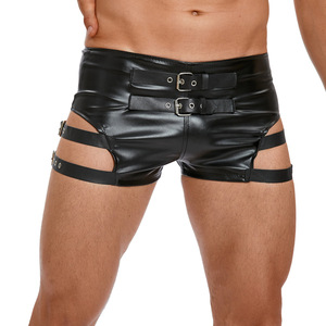 Pantalones cortos de hombre de piel sintética PU con diseño de arnés de doble hebilla y tiras, estilo bóxer con recortes, ajustados de tiro bajo, para fiesta en discoteca - Product Image 4