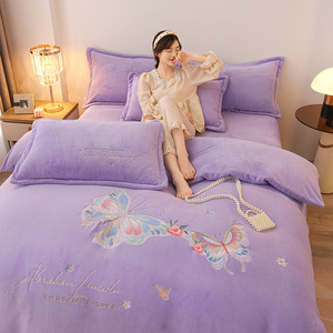 Housse de couette rembourrée en velours de lait doux et <span class=keywords><strong>brillant</strong></span>, broderie de quatre pièces, housse de couette en velours d'hiver, ensemble de literie de quatre pièces - Product Image 4