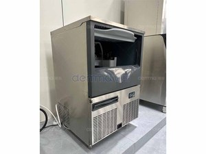 เครื่องทำน้ำแข็งก้อนเชิงพาณิชย์ขนาด 550 กก./24 ชม. พร้อม PLC และเครื่องยนต์ ความจุสูง ผลิตจากสแตนเลส เหมาะสำหรับเครื่องดื่มแอลกอฮอล์ - Product Image 5