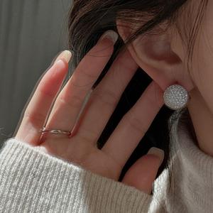 Pendientes de Plata de Ley S925, Estilo Italiano, con Bola Redonda, Diseño de Lujo Ligero, Básicos y Modernos, Venta al por Mayor - Product Image 2