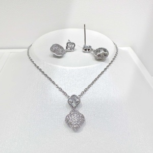 Ensemble collier et boucles d'oreilles de luxe en argent sterling 925 OEM, forme cœur géométrique, plaqué or, zircon, pour femmes. - Product Image 3