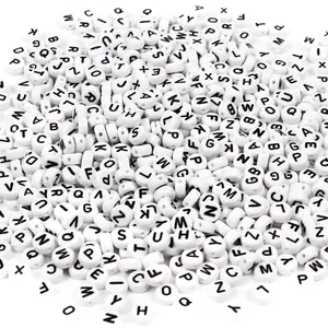 3600pcs 4*7mm moneta acrilica di plastica bianca perline di lettere dell'alfabeto nero per la creazione di gioielli