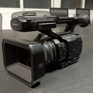 Caméra vidéo AG-UX90 <span class=keywords><strong>4K</strong></span> caméscope d'occasion à zoom optique 20x avec fonction de vote pour une utilisation en conférence - Product Image 1