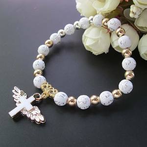 Bracelet en acrylique avec ailes d'ange - <span class=keywords><strong>Cadeau</strong></span> mignon pour baptême et communion, souvenir de baby shower pour fête de Pâques - Product Image 1