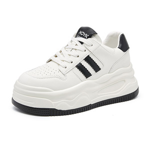 Baskets confortables à semelles souples, style coréen, chaussures décontractées, baskets blanches à semelles épaisses rehaussantes, nouveaux modèles pour femmes - Product Image 3