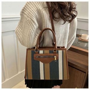 I-0543 Fashion Latest Designer Girls Single <b>Zip</b> PU Small Tote Bags Polyester Lining for Outdoor Daily Use Cheap Trending Women's - Product Image 5