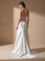 Gaun Pengantin untuk Pengantin Wanita Ukuran Besar Model Backless Ball Gown Gaun Pernikahan Custom Warna Ivory Bahan Satin dengan Train
