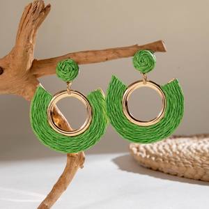 J 2026 Nuevos Pendientes de Aleación con Diseño Floral Bohemio Verde para Mujer, Joyería Dulce para Vacaciones, Accesorio de Moda al por Mayor - Product Image 1