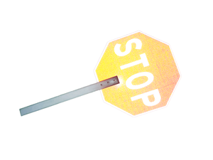 علامة توقف بطيئة عاكسة بمقبض خشبي 28 بوصة علامة أمان مرورية متينة من الألومنيوم - Product Image 4