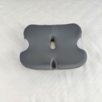 Coussin de siège de coccyx en mousse à mémoire de forme respirante pour le soulagement de la douleur sciatique du bas du dos