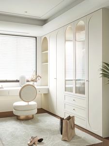 Armoire française de luxe de couleur crème européenne avec moulures sculptées, personnalisable, meubles de chambre à coucher shabby chic - Product Image 3