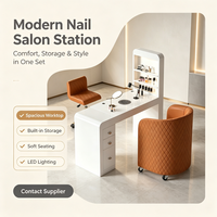 Table de manucure blanche de luxe légère avec étagères de rangement, tiroirs et chaise de manucure orange matelassée assortie pour salon de manucure