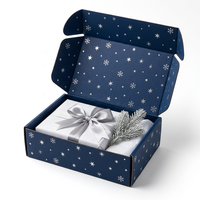 Boîte d'expédition personnalisée pour cadeaux de Noël, motif flocon de neige et étoile argenté sur fond bleu marine, en carton ondulé recyclable