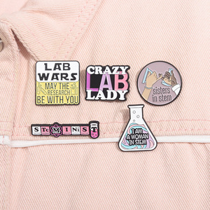 Broches en émail souple pour femmes en STEM, Lab Wars, Crazy Lab Lady, Sisters in STEM, pour les scientifiques et les passionnés - Product Image 5