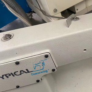 Máquina de Coser Cuero Usada Típica 202 con Gancho Grande, de Segunda Mano en Venta - Product Image 2
