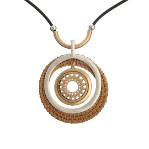Collar llamativo con colgantes de aleación de madera, círculo plateado