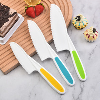 Ensemble de 3 couteaux de cuisine en plastique pour enfants avec bords dentelés Couteau en plastique pour tout-petits pour gâteau aux fruits