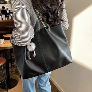 Bolso Tote con Correa de Cadena para Mujer, Bolso de Hombro de Moda, Bolso de Compras de Gran Capacidad para el Trabajo y Uso Diario - Product Image 4