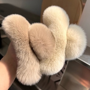 Nouvelle Pince à Cheveux Grande Crabe en Fausse Fourrure Mignonne pour Filles, Nouvelles Pinces à Cheveux Lapin, Barrettes et Accessoires pour Cheveux Féminins - Product Image 1