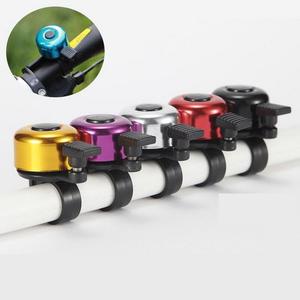 Campanello <span class=keywords><strong>per</strong></span> Bicicletta in Lega di Alluminio Classico, Chiaro, Resistente e Leggero, Suono Nitido, Allarme <span class=keywords><strong>per</strong></span> Ciclismo Compatibile con Bici da <span class=keywords><strong>Strada</strong></span>/Città/Montagna - Product Image 2