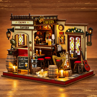 Precio al por mayor M2605 Crown Tavern Casa de muñecas de madera DIY, Tienda de esquina con barra vintage, Casa de muñecas en miniatura para regalos