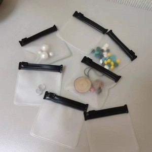 Bolsa de PVC con Cierre Deslizante Pequeña y Personalizada con Logotipo de Alta Calidad para Joyería, Bolsa de Embalaje de Plástico con Cierre Hermético para Collares y Anillos - Product Image 3