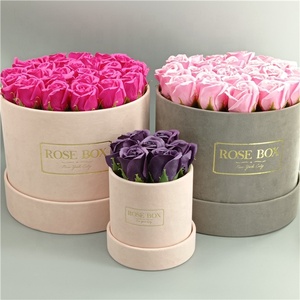 Scatole Rotonde per Packaging Floreale con Logo Personalizzato, Laminazione Lucida, Stampa UV e Lamina Dorata - Product Image 2