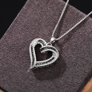Collar con Colgante de Corazón Irregular para Mujer, Joyería de Moda con Corazón Curvo de Dos Tonos - Product Image 3