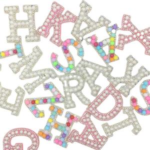 Fer sur <span class=keywords><strong>lettre</strong></span> <span class=keywords><strong>Alphabet</strong></span> <span class=keywords><strong>perle</strong></span> strass mots repassage sur patchs 4.5 pouces paillettes à la main bricolage lettres patchs pour vêtements - Product Image 4