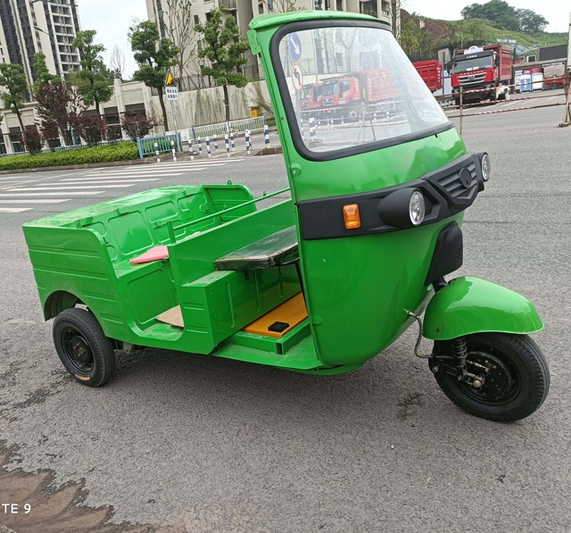 1+3 4kw Electric Motor Drive Bajaj Tuk Tuk with 150ah Battery