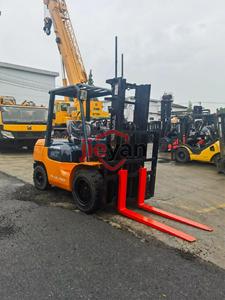 Montacargas Toyota de 3.5 Toneladas y 3 Metros, Fabricado en Japón, Motor Diésel, de Segunda Mano, con Motor IDZ - Product Image 3