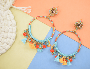 Boucles d'oreilles pendantes en fil tissé à la main de style bohème, avec <span class=keywords><strong>anneau</strong></span> en acier inoxydable plaqué or 18 carats enveloppé de perles de verre - Product Image 1