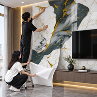 Papier peint auto-adhésif en marbre blanc, vert foncé et or avec surface PET nettoyable pour murs intérieurs décoratifs