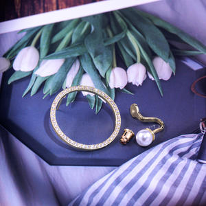 Orecchini a Cerchio Gialli con Cristalli per Donna, Gioielli alla Moda con Pietra Citrino Incastonata a Canale, Pezzo di Tendenza - Product Image 6