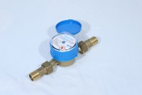 Water Meter Single Jet Mechanical DN15 R100 IP68 Cast Iron Body High Precision Residential Cold Water Flow Measuring Equipment