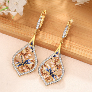 Orecchini pendenti smaltati a forma di libellula floreale per donna, gioielli eleganti in stile pastorale vintage - Product Image 4