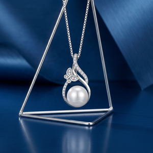 <span class=keywords><strong>Collana</strong></span> di Perle SC per Donna in Argento S925, Design Geometrico a Farfalla con Perle Bianche Swarovski, Personalizzabile, Vendita all'Ingrosso - Product Image 4