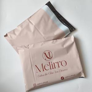 Sobres de polietileno biodegradables con logo personalizado de 14.5 x 19, color melocotón, autoadhesivos, resistentes a desgarros, para envío de ropa. - Product Image 2