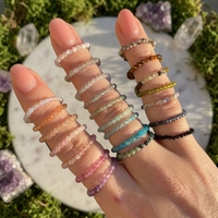 Boho Mini Naturstein-Perlenring, elastisch, handgefertigt, mehrlagig, stapelbar, Kristallring für den Alltag