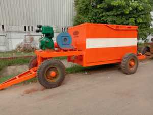 Machine de pulvérisation de bitume compacte de pulvérisateur de bitume lié par tracteur pour la construction de routes rurales - Product Image 5