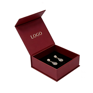 Индивидуальная матовая коробка-футляр для украшений с откидной крышкой, печатным дизайном, магнитной застежкой и защитой из поролона для серег, колец и ожерелий - Product Image 3