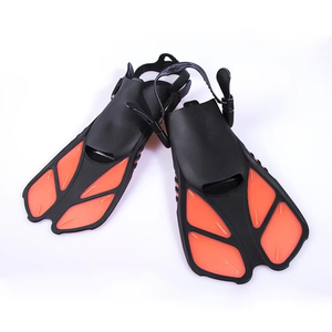 Palmes de plongée courtes de haute qualité pour sports nautiques et snorkeling - Product Image 3