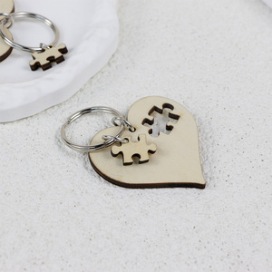 Nom d'animal <span class=keywords><strong>personnalisé</strong></span> <span class=keywords><strong>personnalisé</strong></span> belle forme de coeur <span class=keywords><strong>Puzzle</strong></span> gravé patte de chien impression <span class=keywords><strong>bois</strong></span> <span class=keywords><strong>porte</strong></span>-clés pour animaux de compagnie pour cadeau - Product Image 2