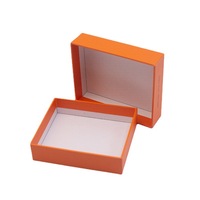 Boîte cadeau Emma orange personnalisée avec couvercle et base en carton double gris pour l'emballage de foulards en soie, mouchoirs et bijoux
