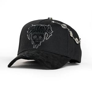 Casquettes de baseball personnalisées en daim Dobby 5 panneaux avec ornements strass tête de mort et chaîne - Product Image 5