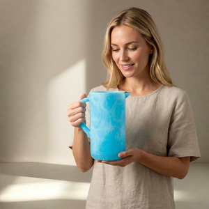 Pichet Minimaliste Incassable en Résine Bleue pour Vin et Bière, Idéal pour les Fêtes, Compatible Lave-Vaisselle, Écologique - Product Image 1