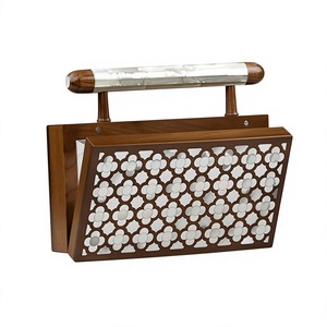 Élégante pochette artisanale en nacre avec incrustation de mosaïque de coquillages et chaîne détachable - Product Image 1