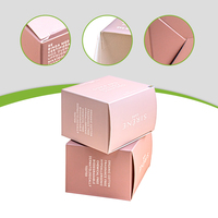 Boîte d'emballage en papier rose de luxe avec logo personnalisé, pelliculage mat et doublure en éponge pour tampons en coton biologique, serviettes hygiéniques et produits de beauté