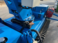 Ascenseur à chenilles hydraulique avec bras de flèche pliable pour le travail sur le toit, l'entrepôt, l'industrie et les installations extérieures