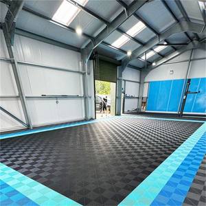 Tuiles en plastique modulaires à emboîtement directement de l'usine pour sol de salle de sport, revêtement de sol haute densité et absorbant les chocs pour garage - Product Image 4